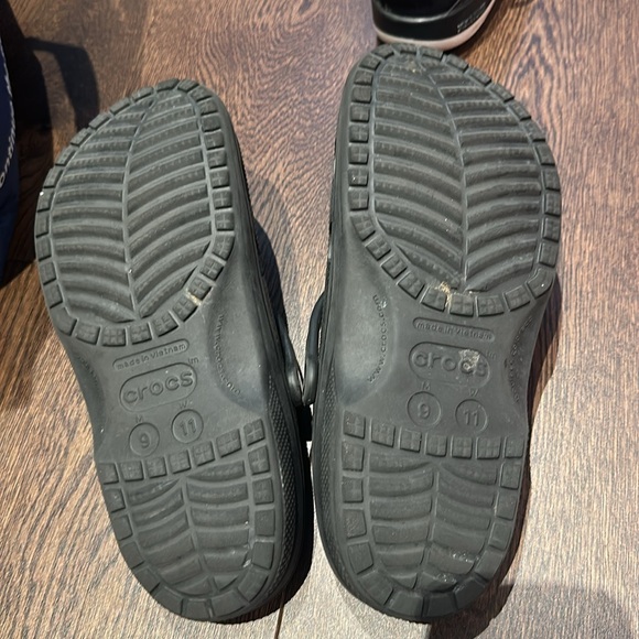 Black Crocs - Picture 8 of 10